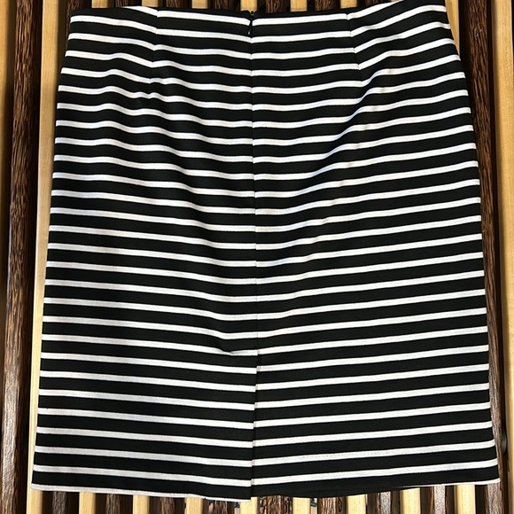 NWT Saks Fifth Avenue Black Label Skirt - Size 8 - Picture 3 of 5